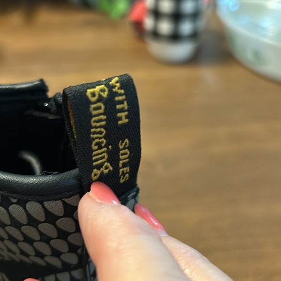 Dr. Martens Delaney Glow in the dark boots size 5 - Picture 4 of 8